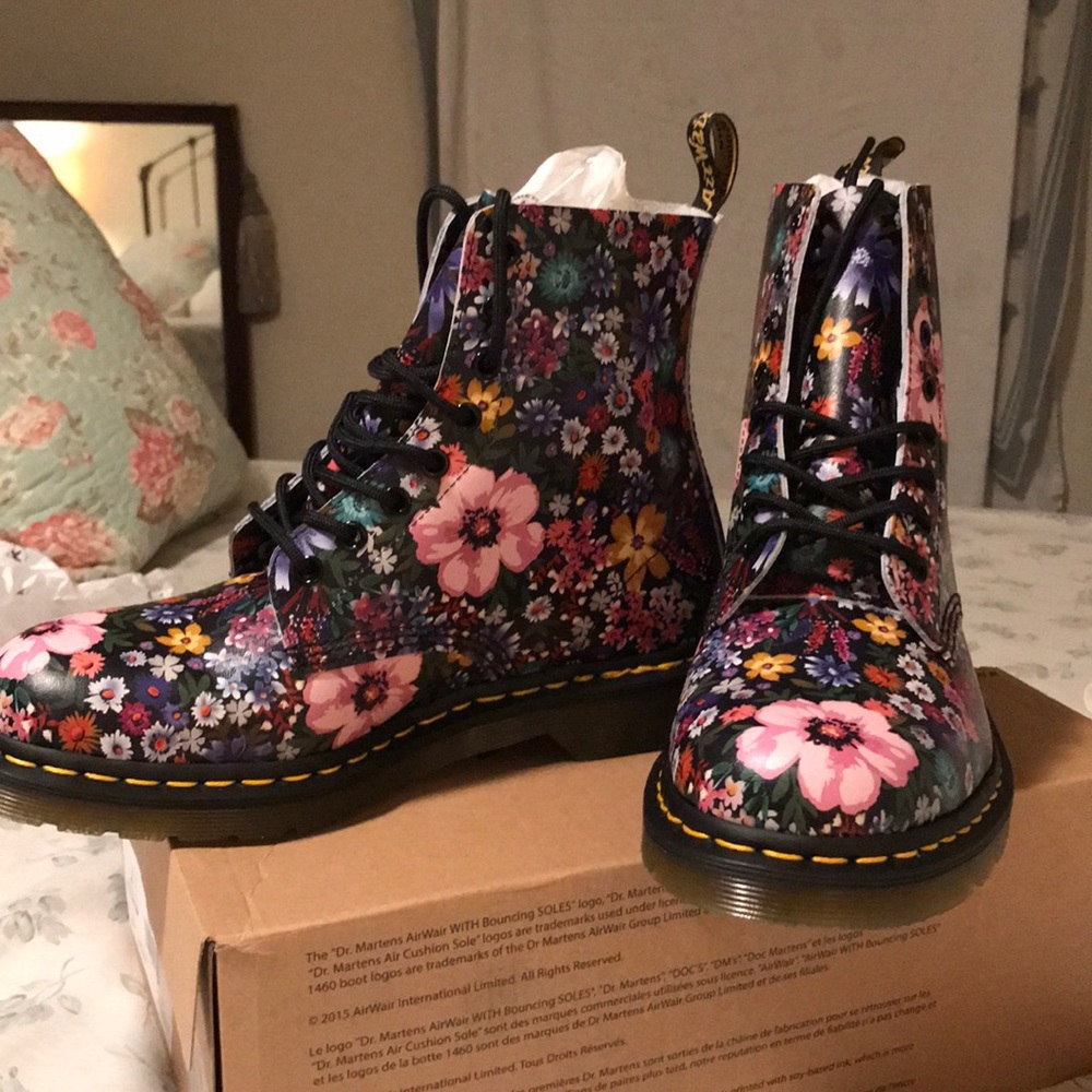 Doc Martin Floral Boots 🎈 Never worn